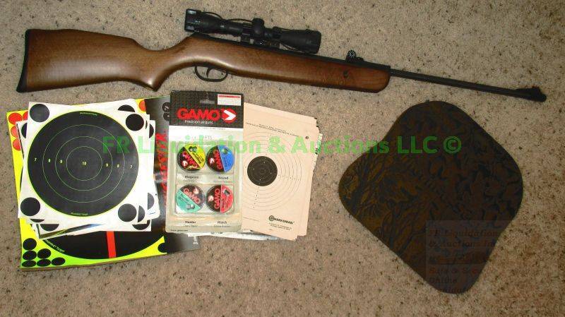 lot 3 image: Gamo HUNTER 220 pellet rifle Combo with 4 X 32 Scope and accessories