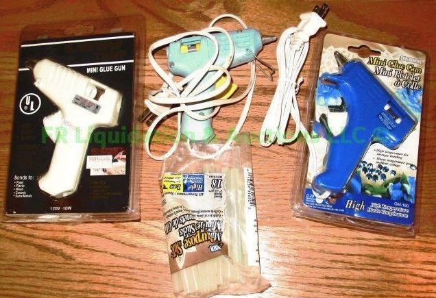 lot 142 image: Hot glue guns and glue sticks