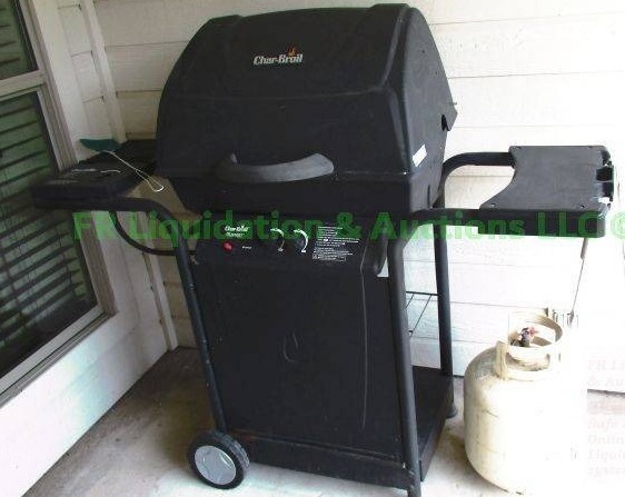 lot 4 image: Char-Broil propane brill with extra tanks