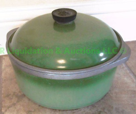 lot 131 image: Retro Club cast aluminum dutch oven