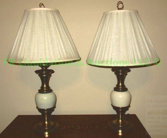 lot 146 image: Matching end table lamps with shades