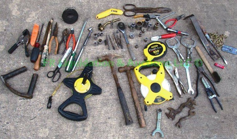 lot 175 image: Assorted hand tools as shown