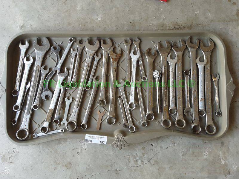 lot 197 image: Assorted wrenches and spill tray