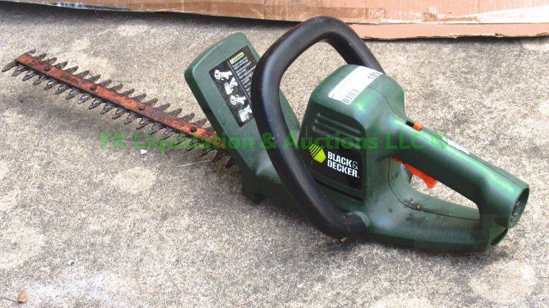 lot 189 image: Black & Decker electric hedge trimmer