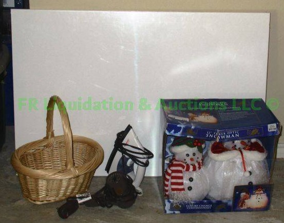 lot 206 image: Assorted household items and holiday decor