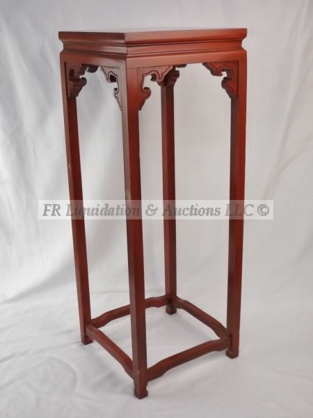 lot 8 image: Furniture