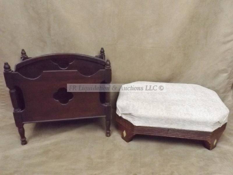 lot 9 image: Furniture