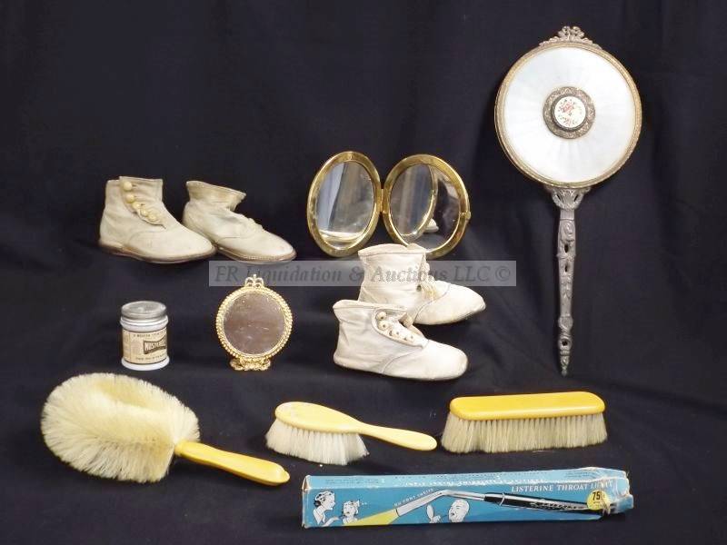 lot 14 image: Antiques