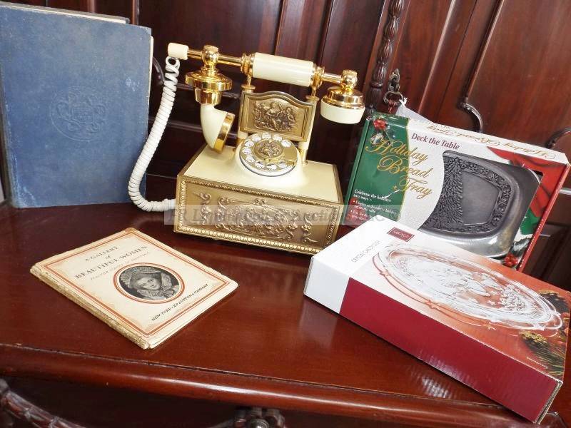 lot 21 image: Vintage collectables