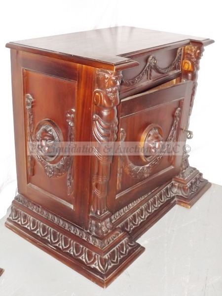 lot 24 image: Furniture