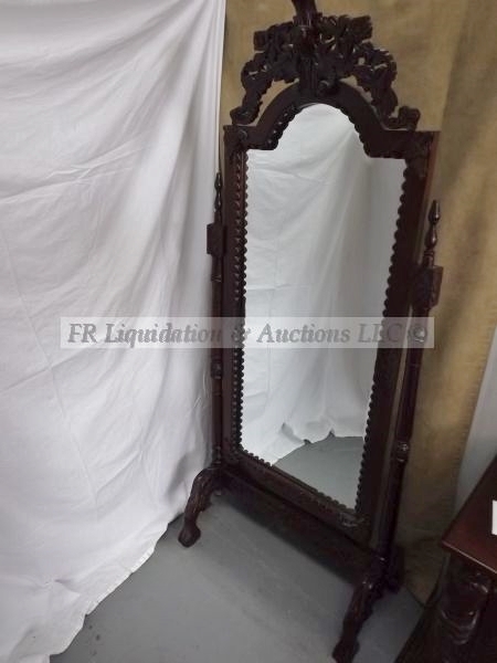 lot 28 image: Furniture