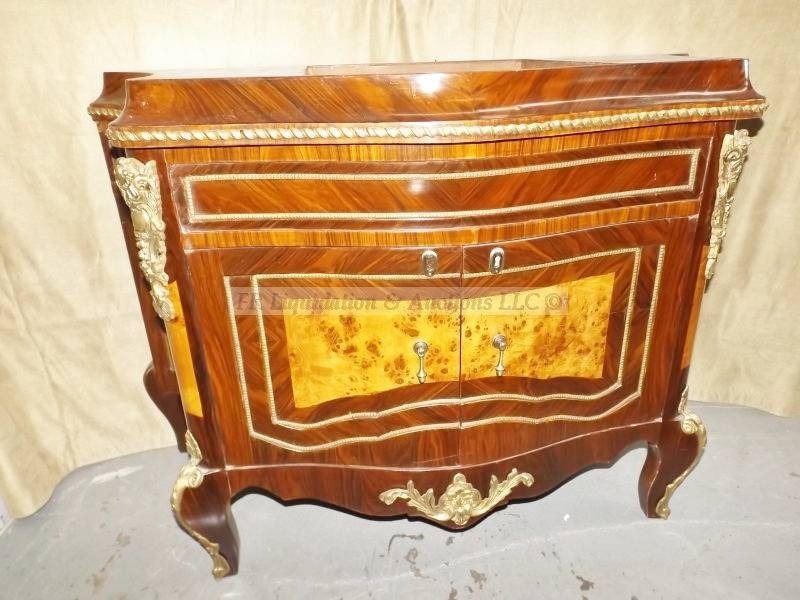 lot 38 image: Furniture