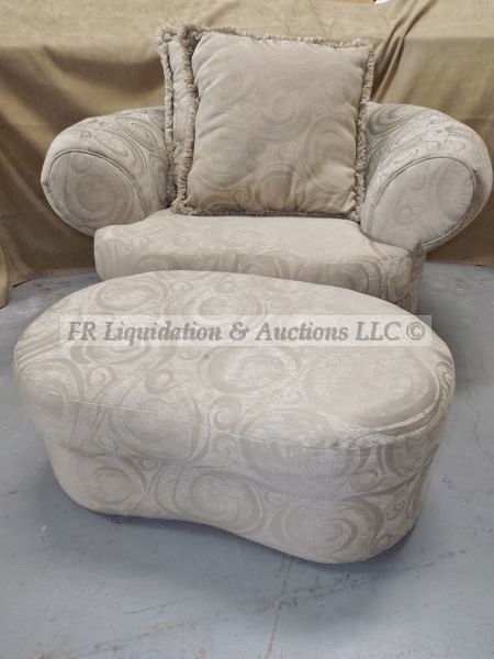 lot 42 image: Furniture