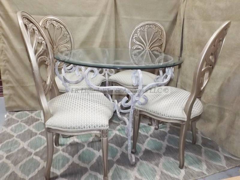 lot 45 image: Furniture