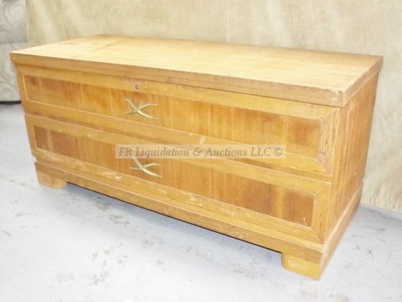 lot 47 image: Furniture