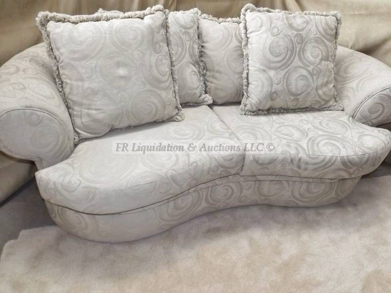 lot 53 image: Furniture