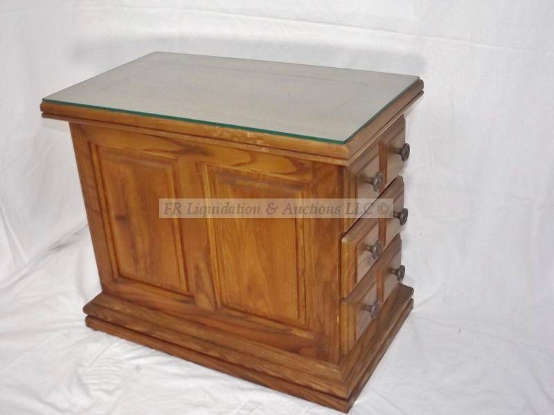lot 54 image: Furniture