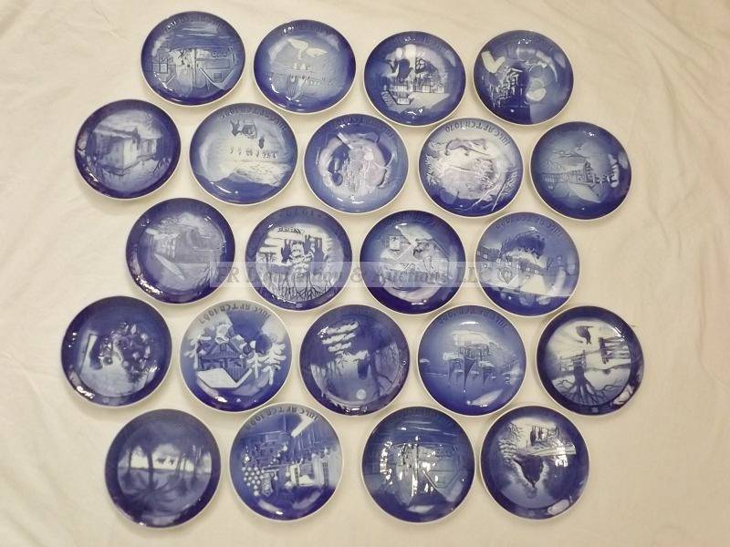 lot 72 image: Collectables