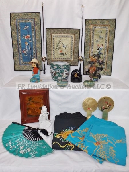 lot 78 image: Asian collectibles