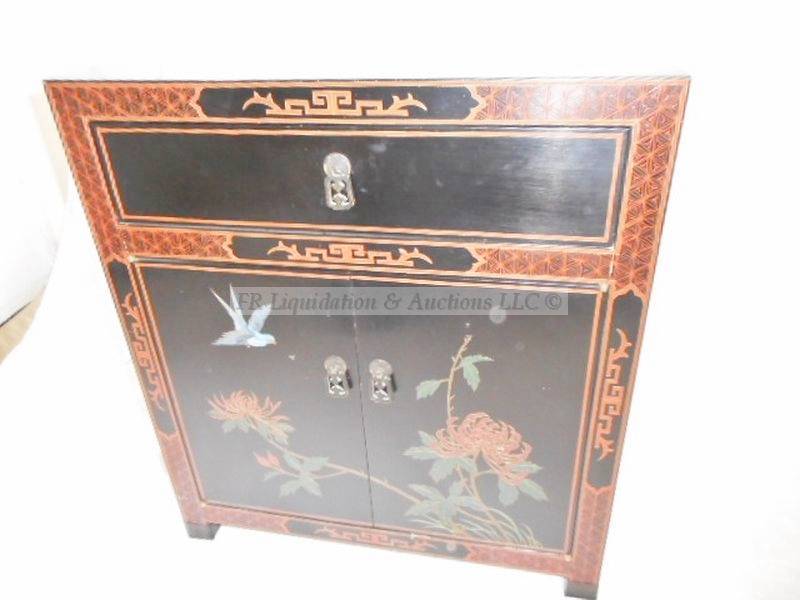 lot 122 image: Furniture