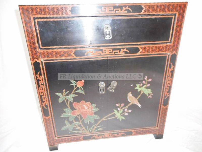 lot 121 image: Furniture