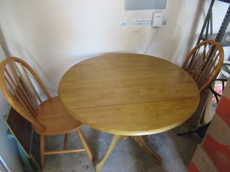 lot 26 image: FURNITURE