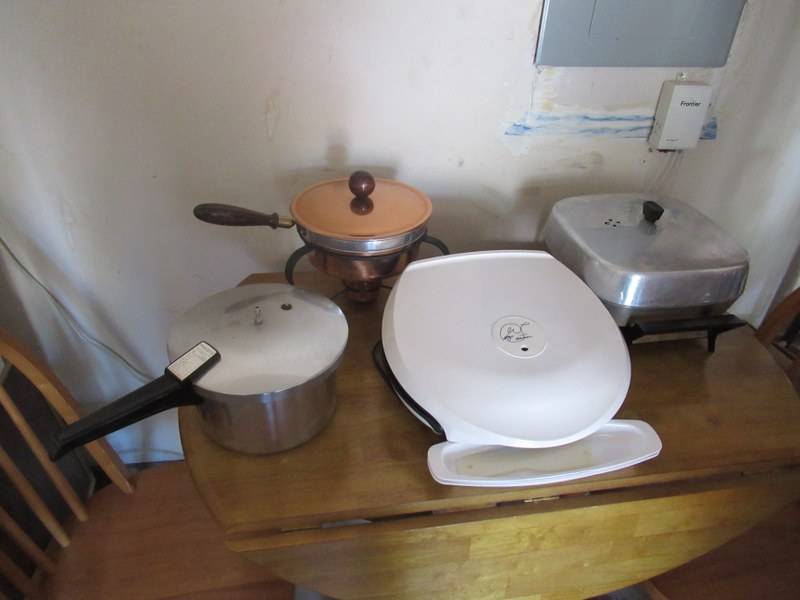 lot 27 image: KITCHENWARES