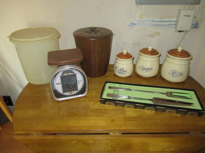 lot 30 image: KITCHENWARES