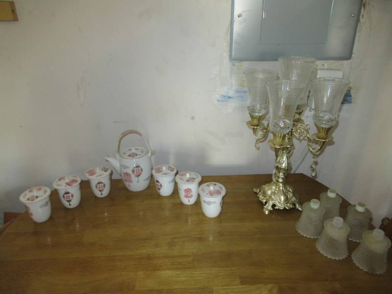 lot 31 image: VINTAGE HOME DCOR