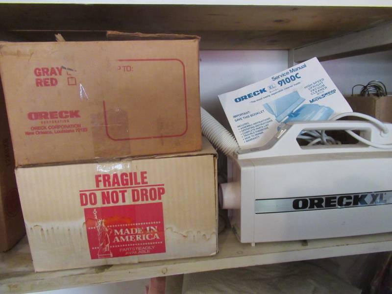 lot 32 image: HOUSEWARES