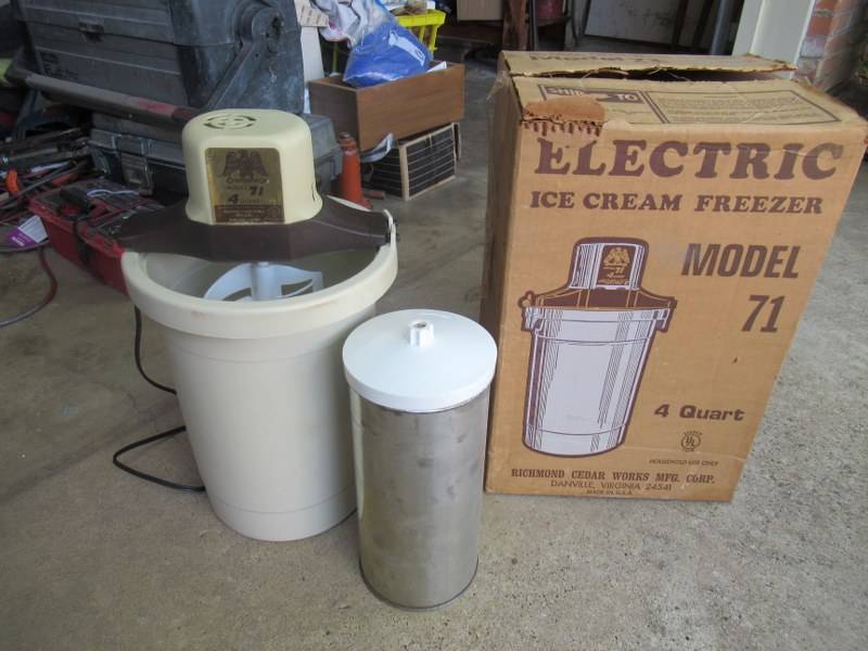 lot 35 image: HOUSEWARES