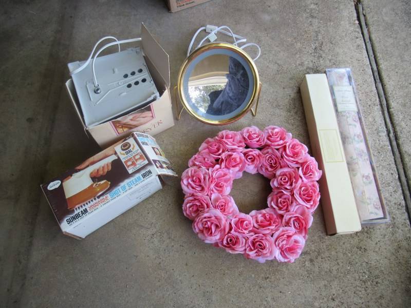 lot 36 image: HOUSEWARES