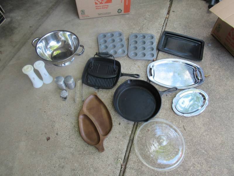 lot 38 image: KITCHENWARES