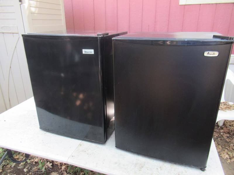 lot 52 image: MINI REFRIDGERATORS
