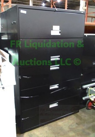 lot 14 image: Hon metal file cabinet with key, 67 x 42 x 19