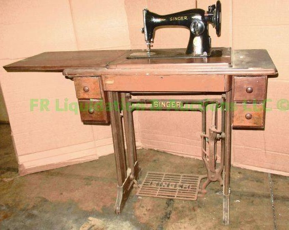lot 20 image: Antique Singer treadle sewing machine with accessories