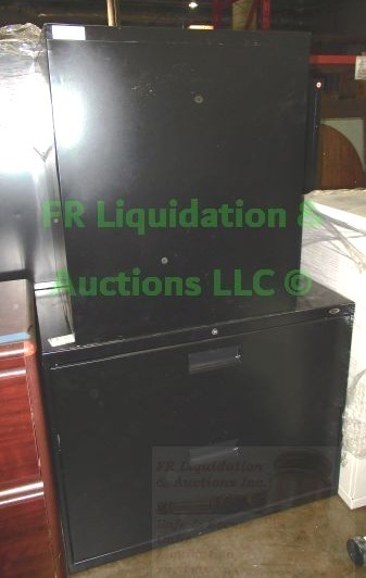 lot 40 image: Metal file cabinets 2 count