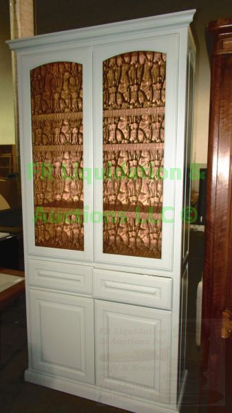 lot 114 image: Linen storage armoire