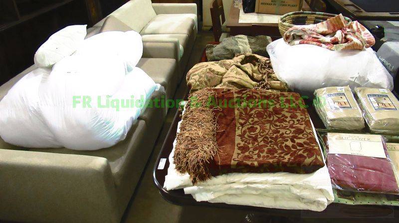 lot 101 image: Assorted household textiles as shown