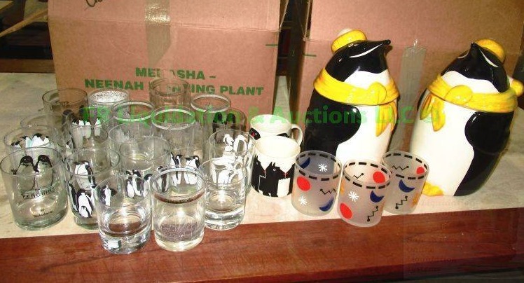 lot 107 image: Penguin serving ware as shown