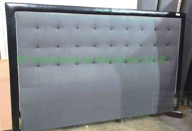 lot 105 image: Button tufted panel headboard, 85 x 57