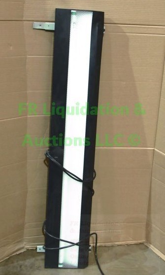 lot 181 image: 4ft Flourescent utility lamp