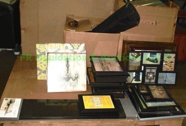 lot 185 image: Assorted picture frames