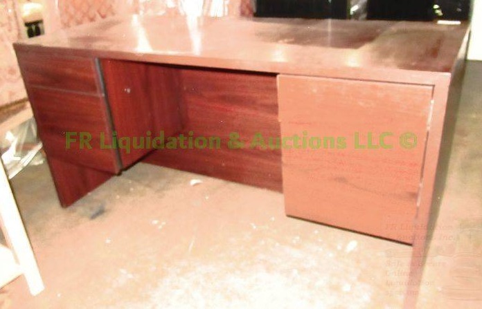 lot 196 image: Hon double pedestal office desk, 60 x 24 x 30