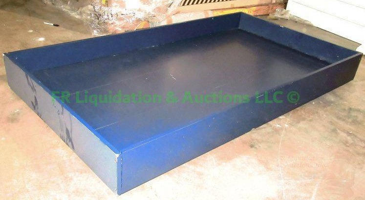 lot 223 image: Pottery Barn kids universal play box, 75 x 40 x 8