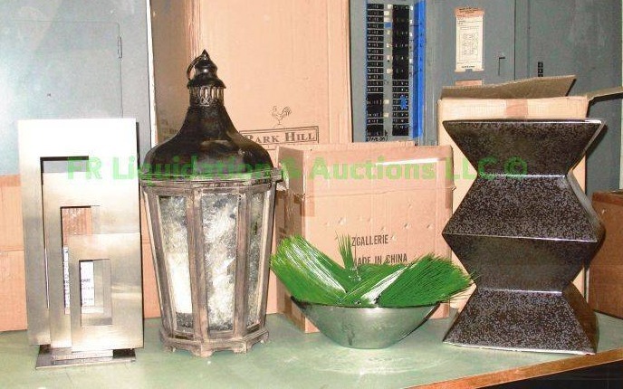 lot 233 image: Assorted home decor items as shown