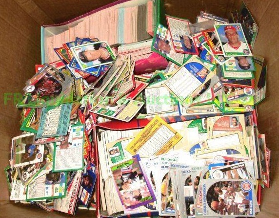 lot 238 image: Assorted basebal cards in box