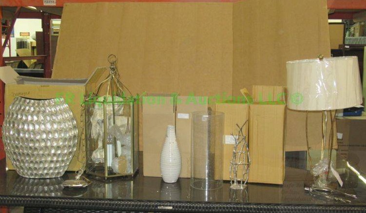 lot 276 image: Lamps and home decor as shown