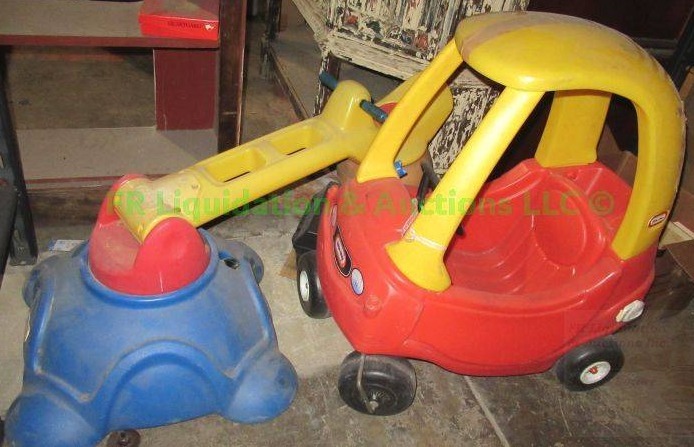 lot 298 image: Childrens toy car plus