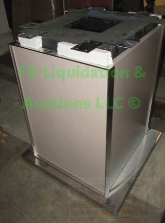 lot 300 image: Commercial display stand, 28 x 17 x 20